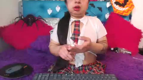 Sara Wills online show from 10.29.25