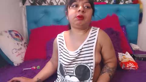 Snapshot of sarawiills chatting on 05.06.26 Sara Wills online show from 05.06.26