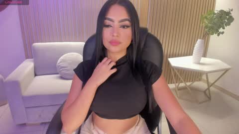 Sara Winstone online show from 01.16.25