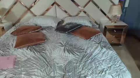 Sara Rivera online show from 10.04.25