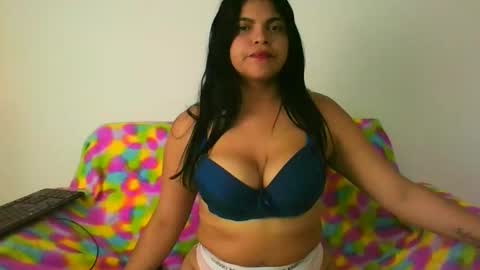 Snapshot of saray_we chatting on 12.01.25 saray_we online show from 12.01.25