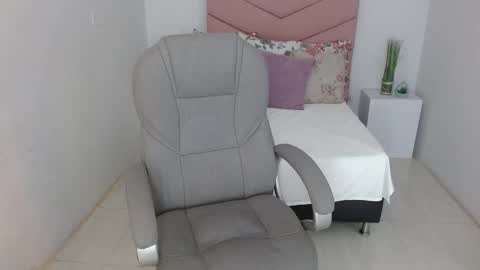 Snapshot of sarayvega_ chatting on 11.04.25 Saray Vega online show from 11.04.25