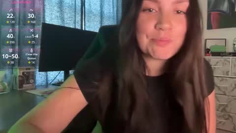 Snapshot of sariaaahh chatting on 11.21.25 sariaaahh online show from 11.21.25