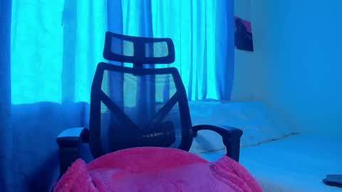 Snapshot of sarita_hornet chatting on 06.26.26 sarai online show from 06.26.26