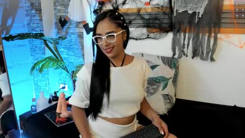 Sara online show from 10.17.25