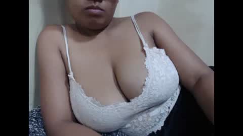 Snapshot of saronette chatting on 03.10.25 saronette online show from 03.10.25