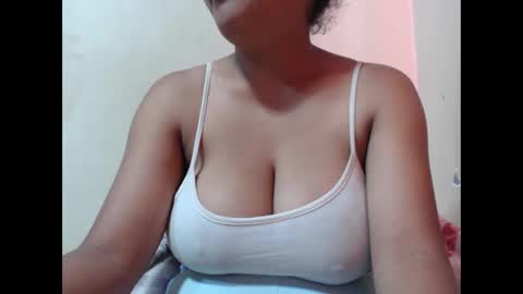 Snapshot of saronette chatting on 11.04.25 saronette online show from 11.04.25