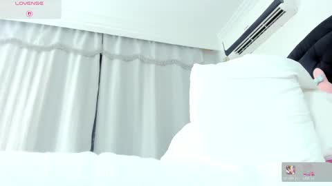 Snapshot of sary_rousse chatting on 04.19.26 Sary Rousse online show from 04.19.26
