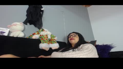 Snapshot of sasha_start chatting on 11.19.25 sasha start online show from 11.19.25