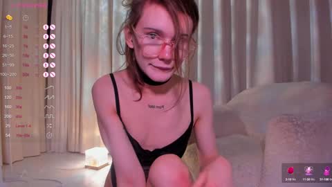 Snapshot of sasha_vesmus chatting on 01.20.25 Sasha Vesmus online show from 01.20.25