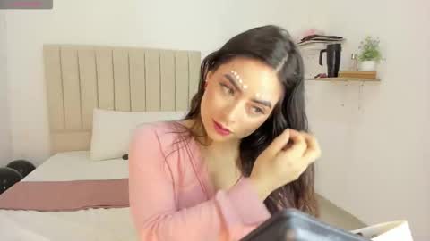 Snapshot of sashaa_petit chatting on 09.17.25 Sashaa online show from 09.17.25