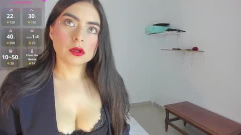 Snapshot of sashaa_petit chatting on 11.05.25 Sashaa online show from 11.05.25