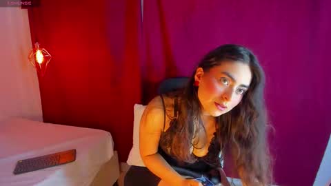 Snapshot of sashaa_petit chatting on 11.20.25 Sashaa online show from 11.20.25