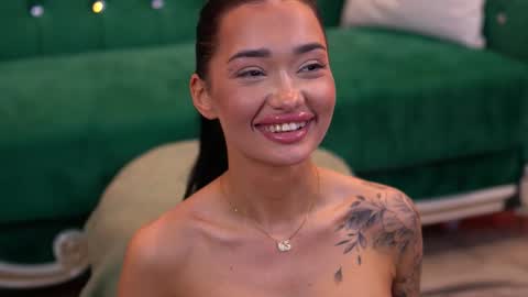 Snapshot of sashaferrera chatting on 03.07.25 Dennise online show from 03.07.25