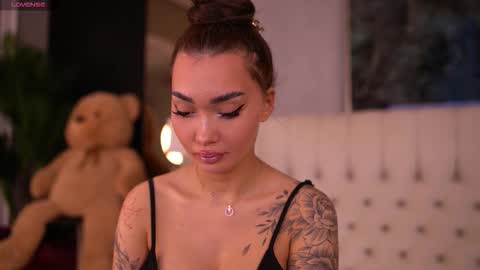 Snapshot of sashaferrera chatting on 10.07.25 Dennise online show from 10.07.25