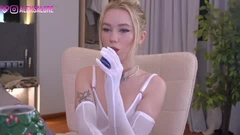 Snapshot of sashalore chatting on 05.18.26 sashalore online show from 05.18.26