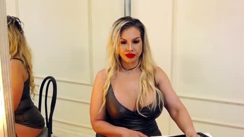 Snapshot of sashavaughn chatting on 01.06.25 Sasha online show from 01.06.25