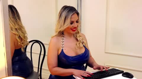 Snapshot of sashavaughn chatting on 01.10.25 Sasha online show from 01.10.25