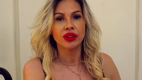 Snapshot of sashavaughn chatting on 02.05.25 Sasha online show from 02.05.25