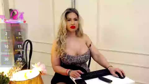 Snapshot of sashavaughn chatting on 03.10.25 Sasha online show from 03.10.25