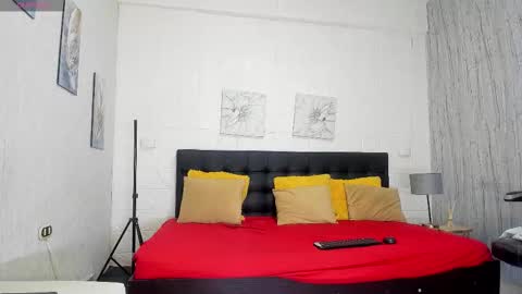 SashhaLux22 online show from 01.18.26