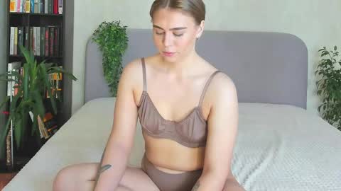 Snapshot of sassy_jam chatting on 10.11.25 Sassy online show from 10.11.25