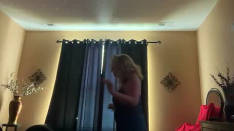 Snapshot of sassyhotwife00 chatting on 06.16.26 sassyhotwife00 online show from 06.16.26