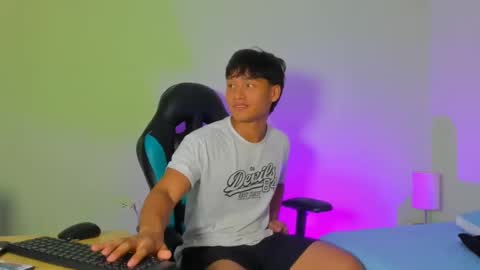 Snapshot of sasuke_uchiha12 chatting on 02.12.25 Evans Williams online show from 02.12.25