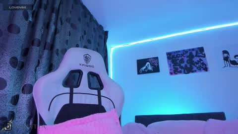    im expecting 300 thumbs up on my altar online show from 12.04.25