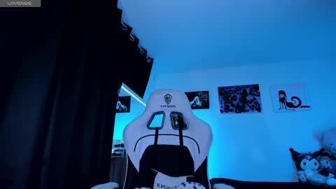 Snapshot of satanbabee_ chatting on 06.04.26 im expecting 300 thumbs up on my altar online show from 06.04.26
