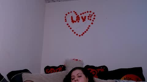 Snapshot of satisfymypussy chatting on 03.05.25 Alina online show from 03.05.25