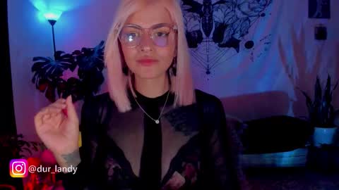 Snapshot of satomimori chatting on 11.16.25 im Jessi Independet Model online show from 11.16.25