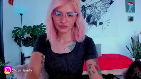 Snapshot of satomimori chatting on 11.18.25 im Jessi Independet Model online show from 11.18.25