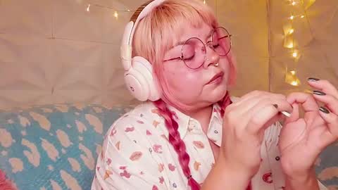 Snapshot of satyn_doll chatting on 06.28.26 Gina George online show from 06.28.26