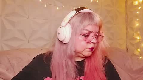 Snapshot of satyn_doll chatting on 08.01.26 Gina George online show from 08.01.26
