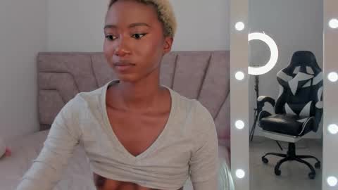 Savannahwildee online show from 10.14.25