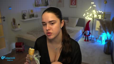 Naomi online show from 01.04.25