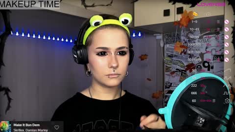 pronoun she. name Mary. age 21. online show from 12.15.24