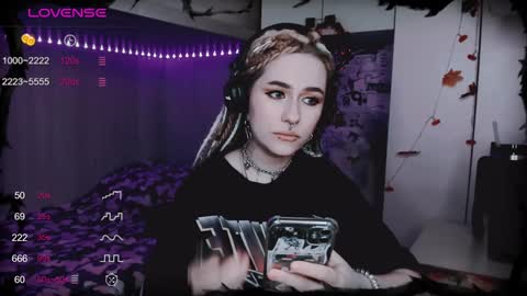 pronoun she. name Mary. age 21. online show from 01.19.25