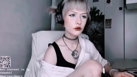 pronoun she. name Mary. age 21. online show from 09.26.25