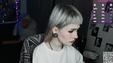 pronoun she. name Mary. age 21. online show from 04.10.26