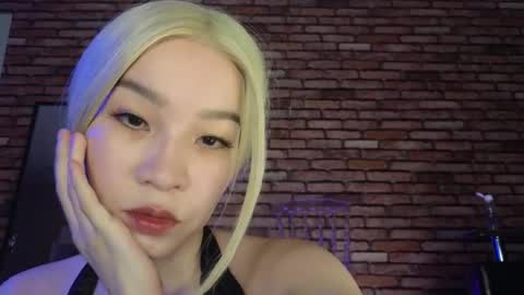 Snapshot of saya_lin chatting on 11.01.25 Saya online show from 11.01.25