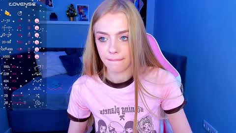 Snapshot of sayl0r_moon chatting on 12.12.24 Kira GMT 7 Mon Thu-Sun 0800am-0200pm online show from 12.12.24