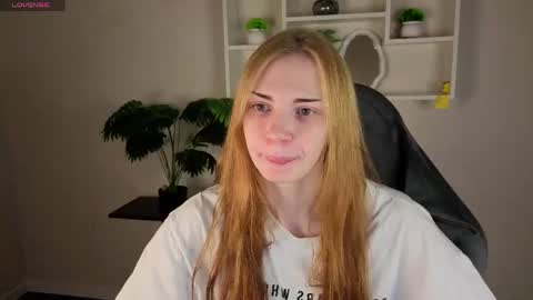 Snapshot of sayl0r_moon chatting on 05.03.26 Kira GMT 7 Mon Thu-Sun 0800am-0200pm online show from 05.03.26