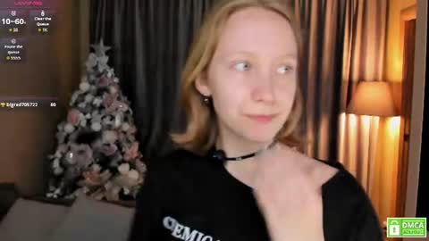 Snapshot of sayllis chatting on 07.15.26 Ellis 3 online show from 07.15.26
