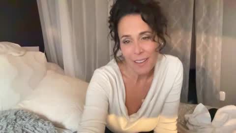 Good Girls Say Please...and Thank You online show from 02.26.25