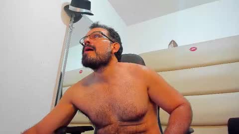 Snapshot of sbastone_muscle chatting on 11.21.25 sebastian muscleman daddy the better latin lover online show from 11.21.25