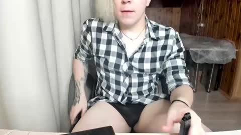 Snapshot of scandark chatting on 01.04.25 scandark online show from 01.04.25