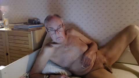 Snapshot of scandxx chatting on 10.29.25 Scand online show from 10.29.25