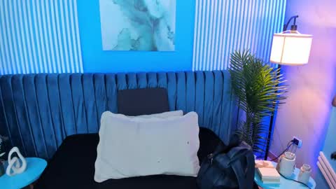 Scarlet Edwars online show from 01.14.25